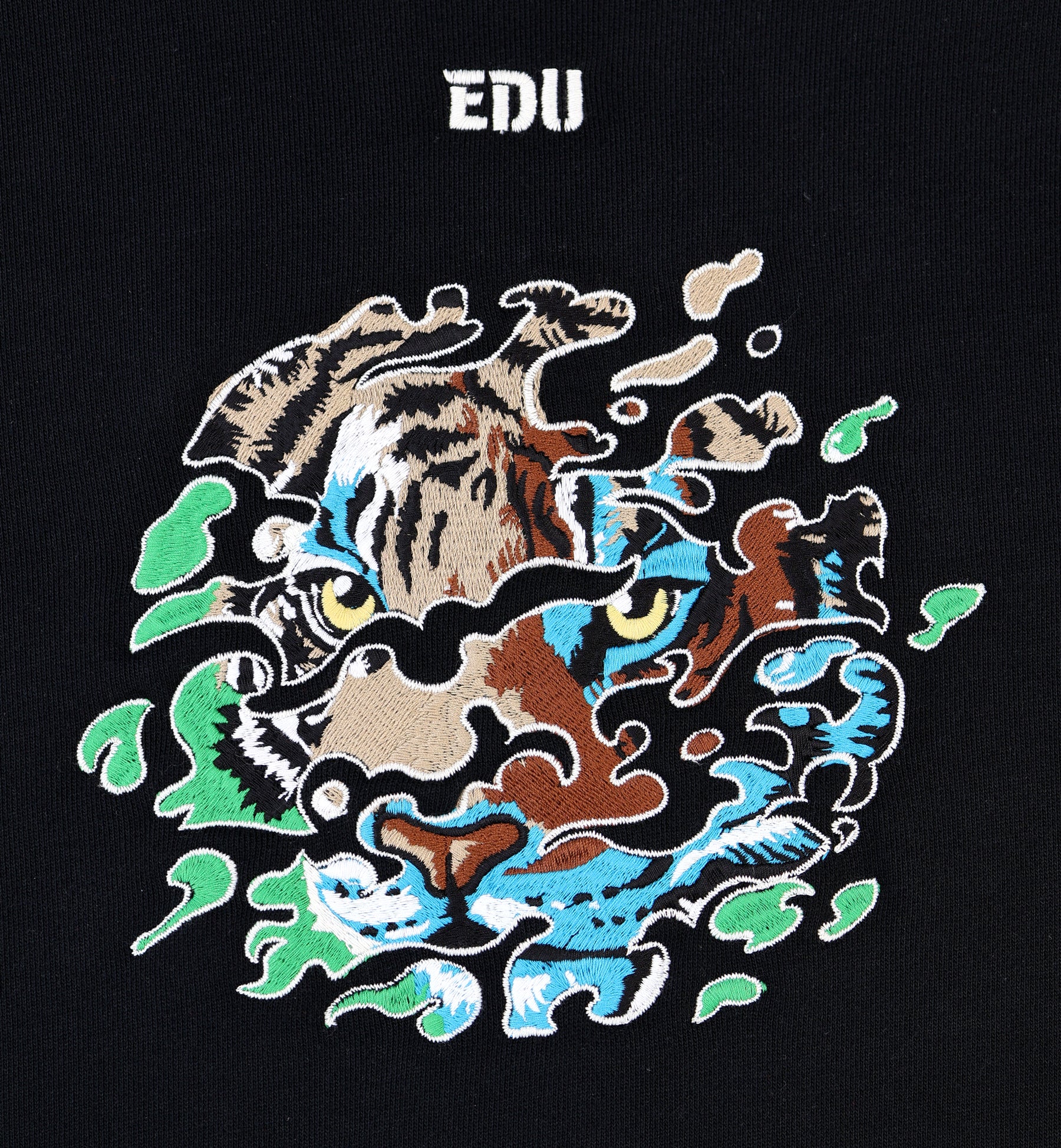 EMBRACE THE ELEMENTS CREWNECK - Front close up detail