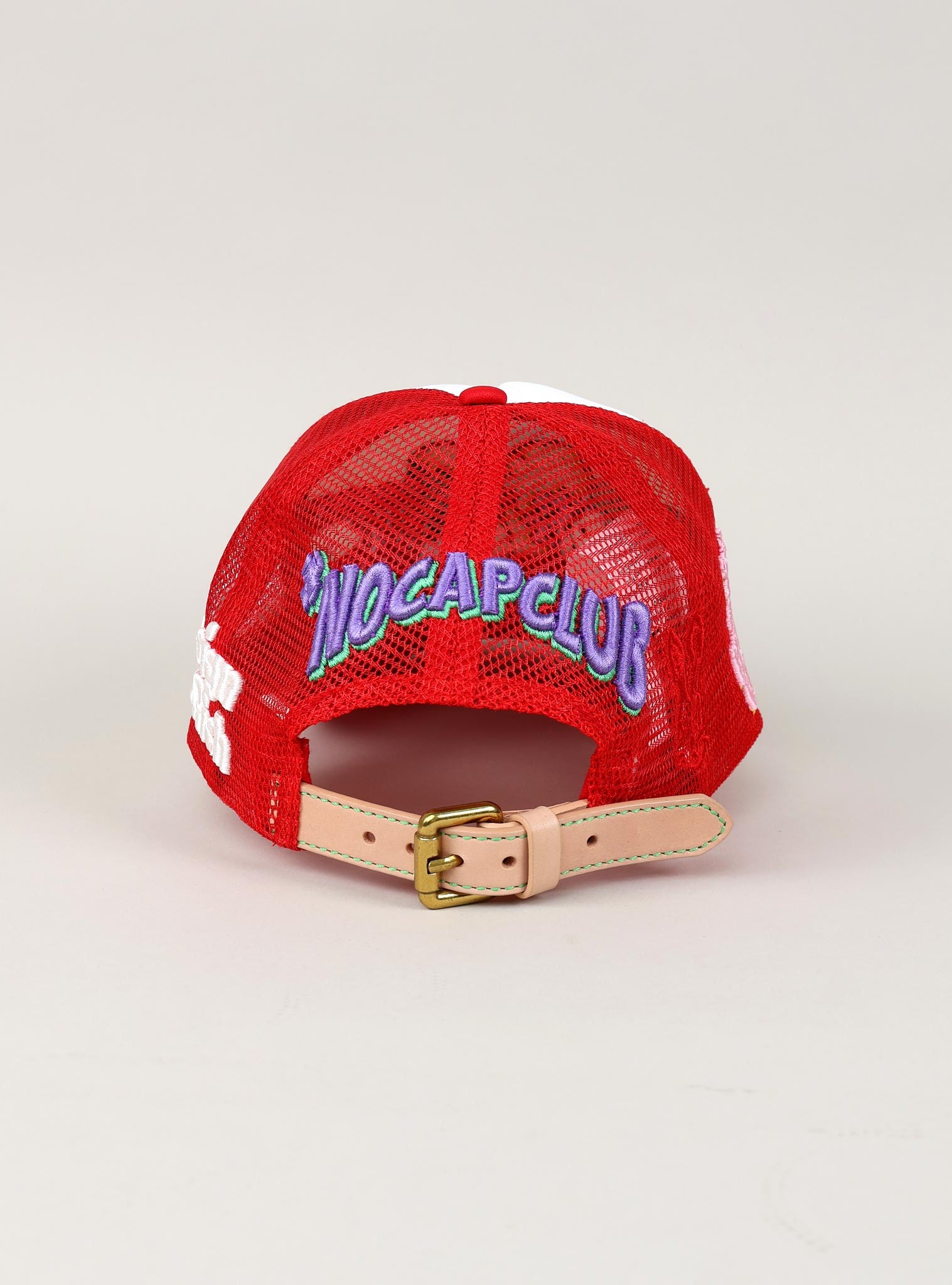 Red mesh cap with "NO CAP CLUB" embroidery.